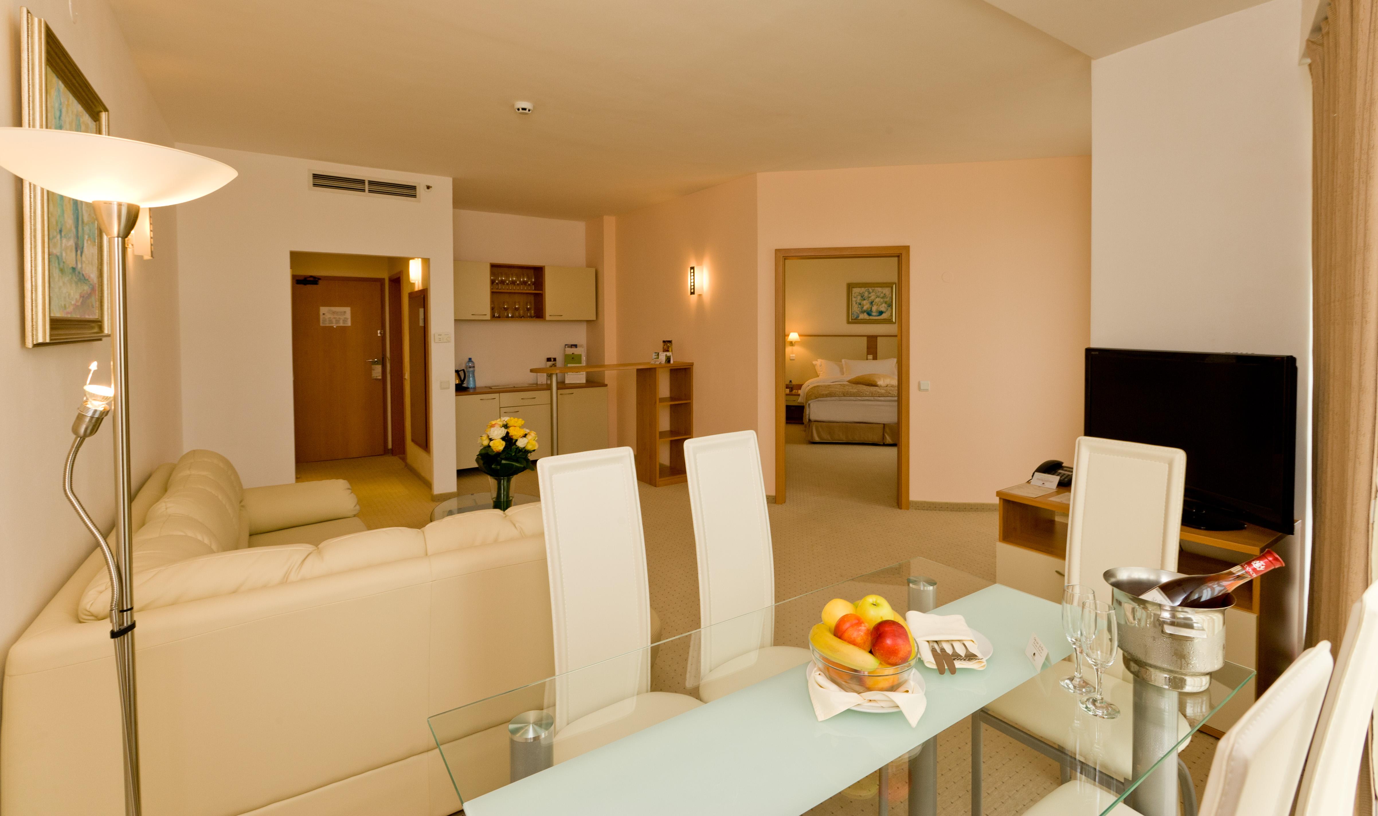Apollo Spa Resort - Ultra All-Inclusive , Pools & Free Beach, Individual Ac In Every Room Golden Sands Luaran gambar