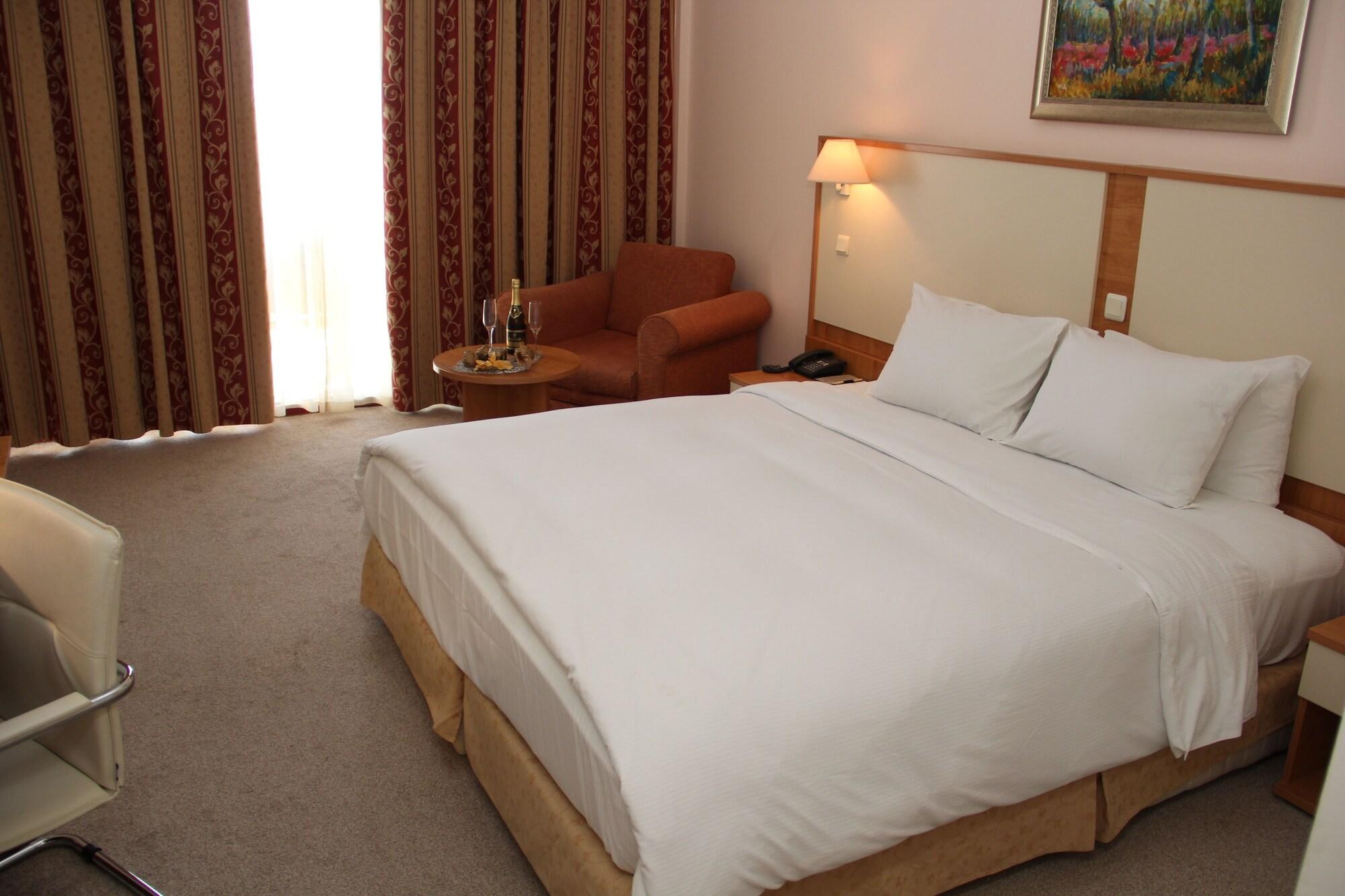 Apollo Spa Resort - Ultra All-Inclusive , Pools & Free Beach, Individual Ac In Every Room Golden Sands Luaran gambar