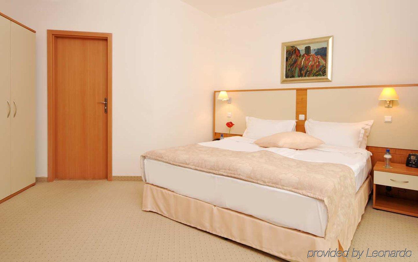 Apollo Spa Resort - Ultra All-Inclusive , Pools & Free Beach, Individual Ac In Every Room Golden Sands Bilik gambar
