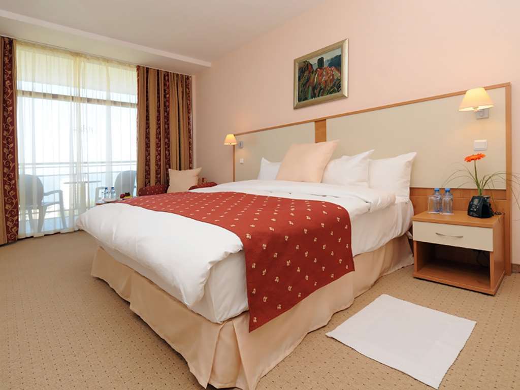 Apollo Spa Resort - Ultra All-Inclusive , Pools & Free Beach, Individual Ac In Every Room Golden Sands Bilik gambar