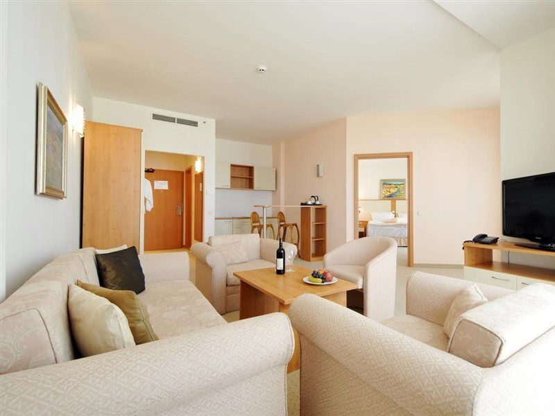 Apollo Spa Resort - Ultra All-Inclusive , Pools & Free Beach, Individual Ac In Every Room Golden Sands Luaran gambar